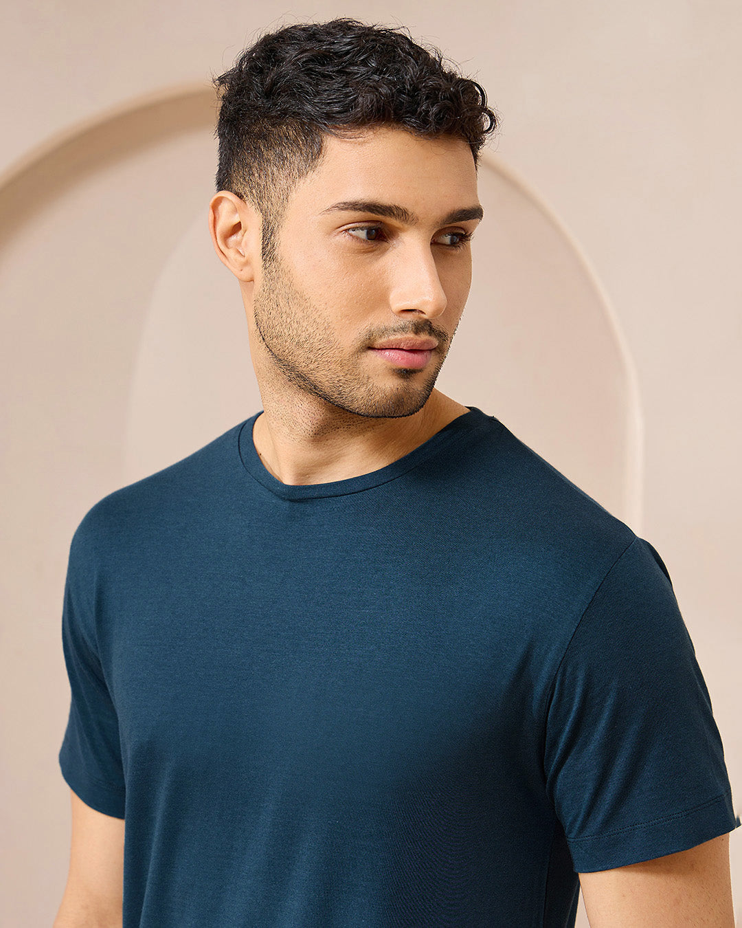 Men’s Wellbi Bamboo T-Shirt, soft and breathable, designed for comfort during both gym workouts and casual outings.